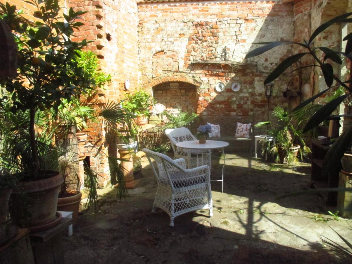Gartenzimmer Im Schloss Neuhausen Neuhausen (Prignitz) Exterior foto
